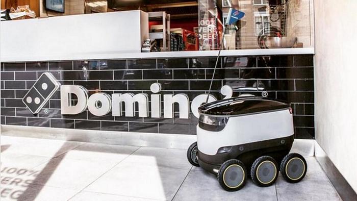 Παράδοση παραγγελιών με ρομπότ από την Domino στη Γερμανία