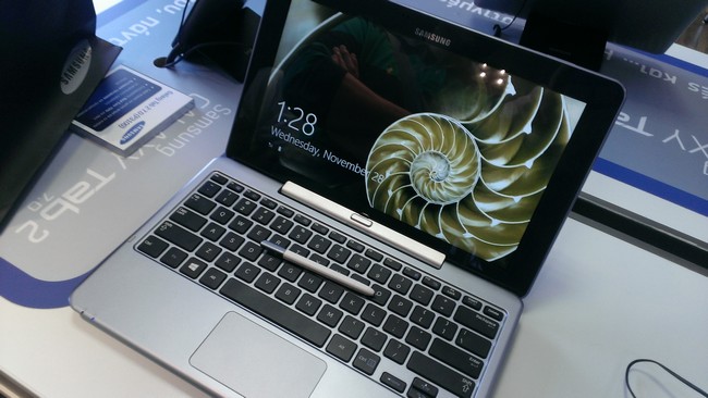 Κυκλοφορία του Samsung ATIV smart PC με τιμή €799 και δώρο το πληκτρολόγιο