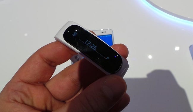 Huawei TalkBand B1. Smartband και Bluetooth headset σε μία συσκευή (video)