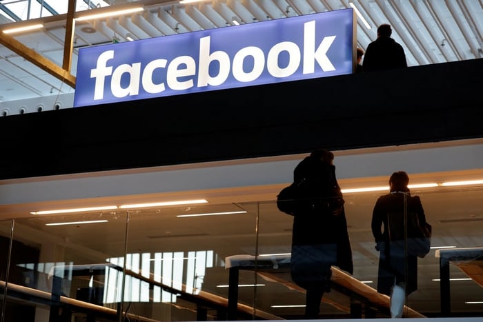 Διαφημιστικά έσοδα άνω των 10 δισ. δολαρίων για το Facebook