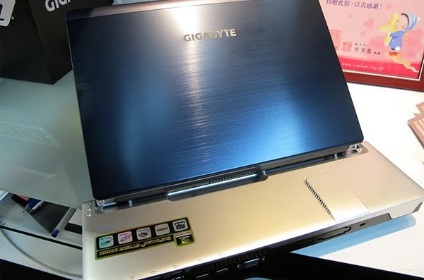 Gigabyte M1405 : Laptop με εξωτερική κάρτα γραφικών