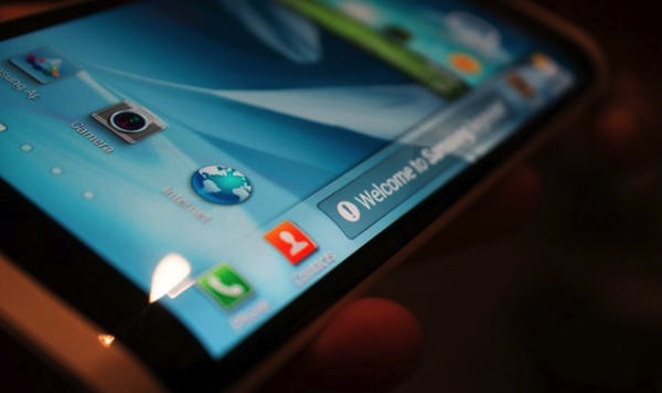 H LG ίσως προηγηθεί φέτος της Samsung στην παρουσίαση συσκευών με εύκαμπτη οθόνη
