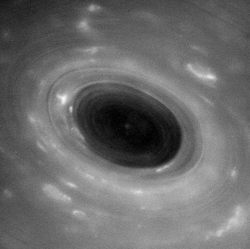 Από το Cassini οι πρώτες εικόνες μέσα από τους δακτύλιους του Κρόνου