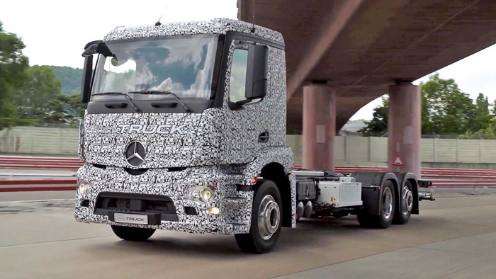 Η Mercedes αποκάλυψε το πρώτο της ηλεκτρικό φορτηγό