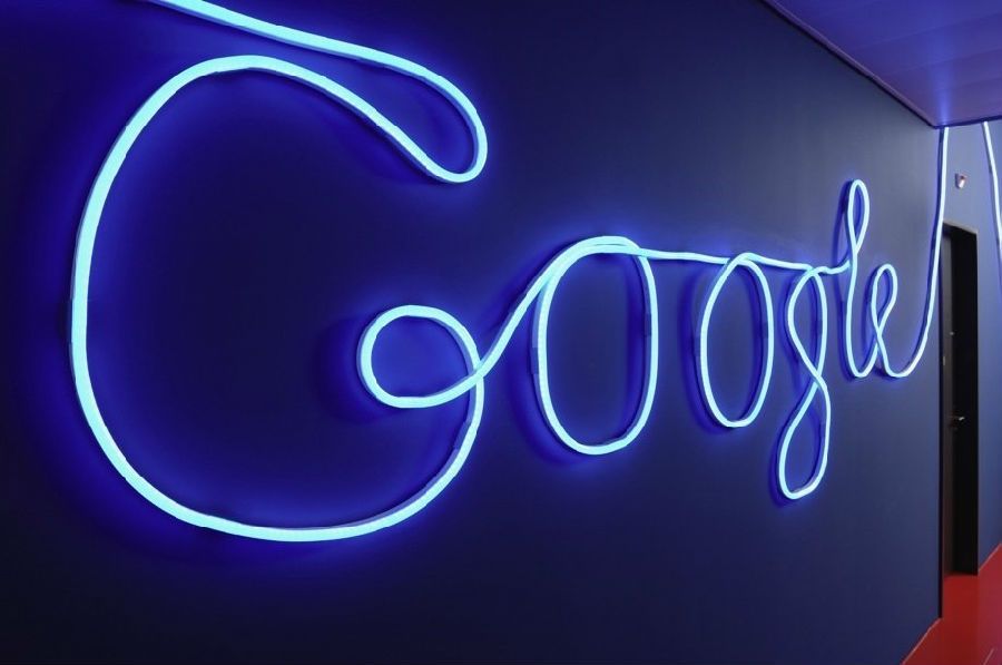 Σε αλλαγές στη μηχανή αναζήτησης προχωρά η Google με στόχο τις ψευδείς ειδήσεις