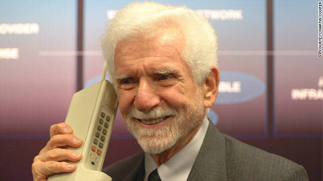 Σαν σήμερα [06/03/1983]: Κυκλοφορεί το πρώτο κινητό τηλέφωνο παγκοσμίως