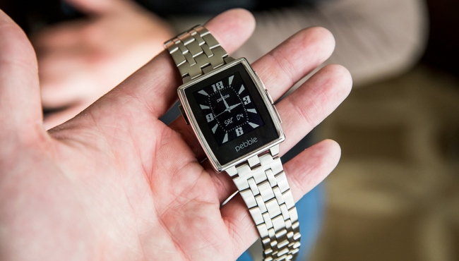 Νέο Pebble smartwatch με ανοξείδωτο ατσάλι