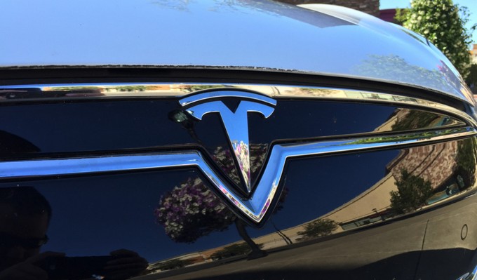 Το Consumer Reports προτείνει την απόσυρση του Tesla Autopilot
