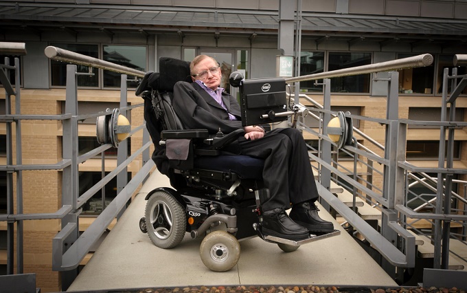 Το λογισμικό που χρησιμοποιεί ο Stephen Hawking για να μιλάει στον κόσμο είναι πια δωρεάν