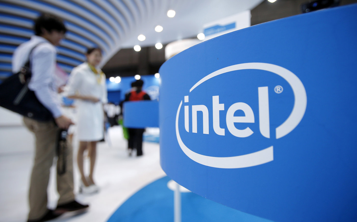 Η Intel μειώνει τον ρυθμό κυκλοφορίας νέων επεξεργαστών