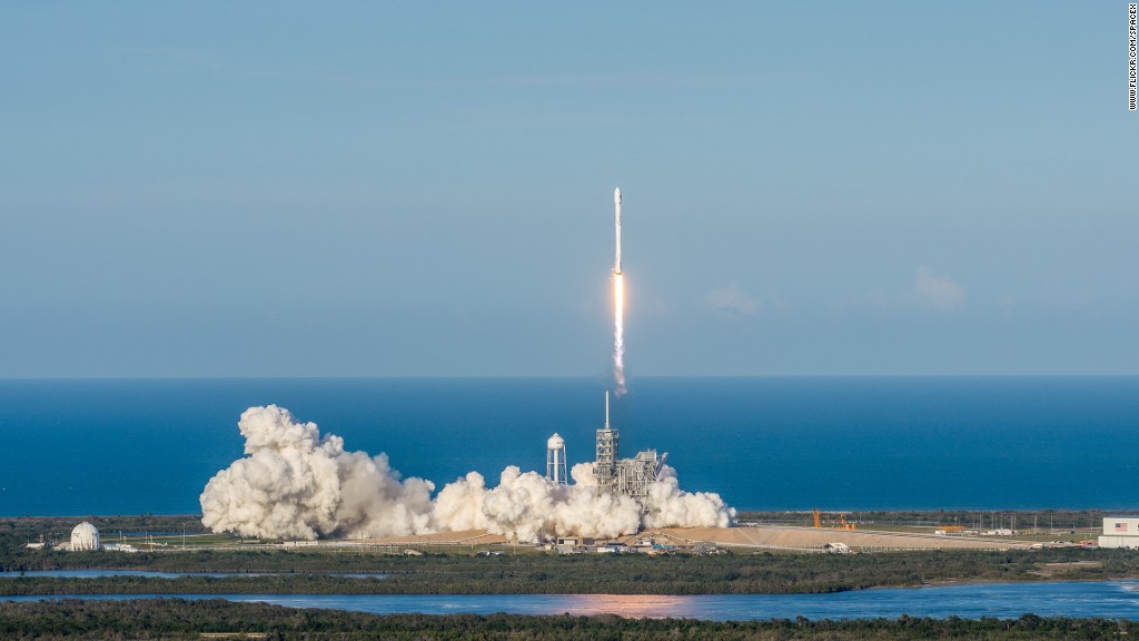 Η SpaceX έγραψε ιστορία με την πρώτη εκτόξευση ενός «ανακυκλωμένου» πυραύλου