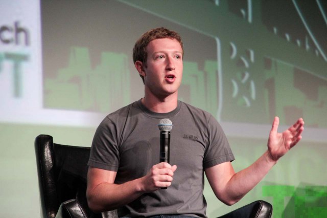 Ο Mark Zuckenberg δίνει ενδιαφέρουσες πληροφορίες για το Facebook