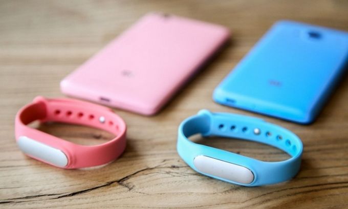 Περισσότερες πληροφορίες για "Ο CEO της Xiaomi προσφέρει ένα "sneak peek" του Mi Band 2"