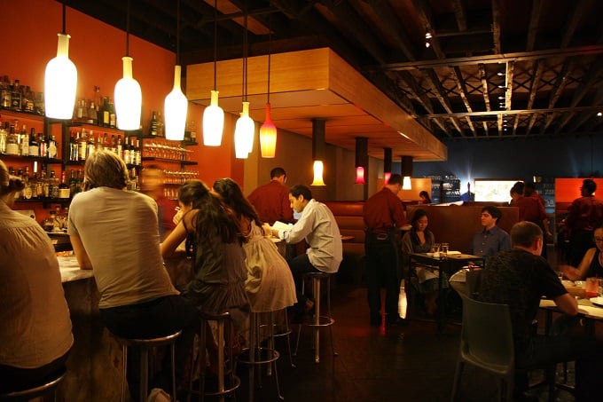 Εστιατόριο ανακαλύπτει ότι αργούσε να εξυπηρετήσει τους πελάτες του, εξαιτίας της χρήσης... smartphones