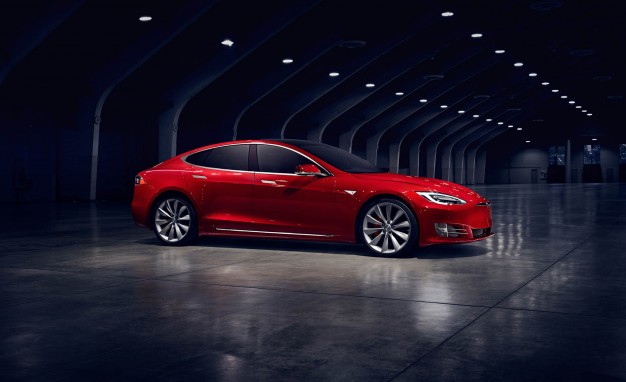 Η μόνη διαφορά των Tesla Model S 70 και 75 είναι μερικές γραμμές κώδικα για την μπαταρία που κοστίζουν... $3250