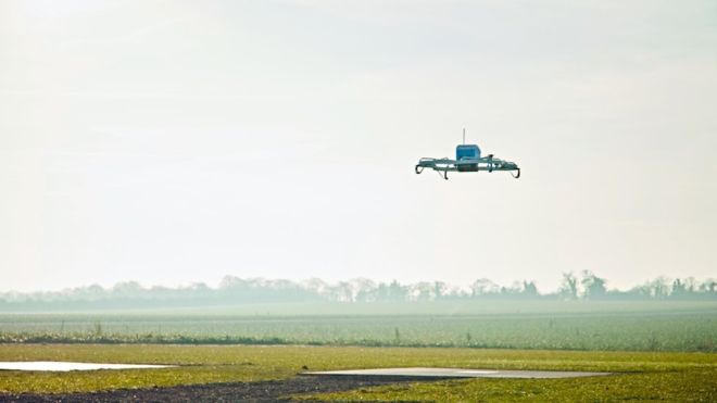 Η Amazon κάνει την πρώτη παράδοση με drone