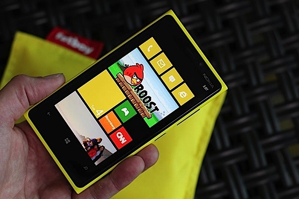 Nokia Lumia 920 με PureView και Windows Phone 8