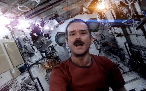 Space Oddity: Το πρώτο μουσικό videoclip από το διάστημα