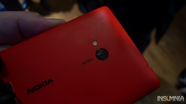 Nokia Lumia 720 με Windows Phone 8, οθόνη 4.3' και microSD θύρα