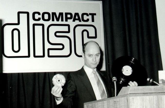Σαν σήμερα [17/08/1982]: H Philips παρουσιάζει το πρώτο Compact Disk (CD)