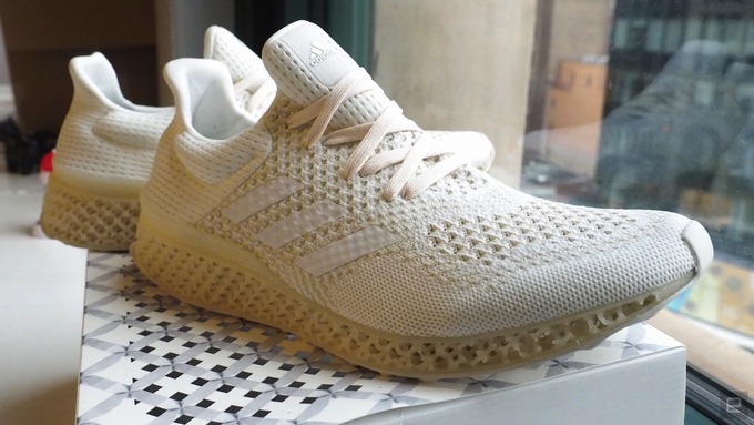 Η Adidas χρησιμοποιεί τη 3D εκτύπωση και απόβλητα ωκεανών, για να κατασκευάσει παπούτσια