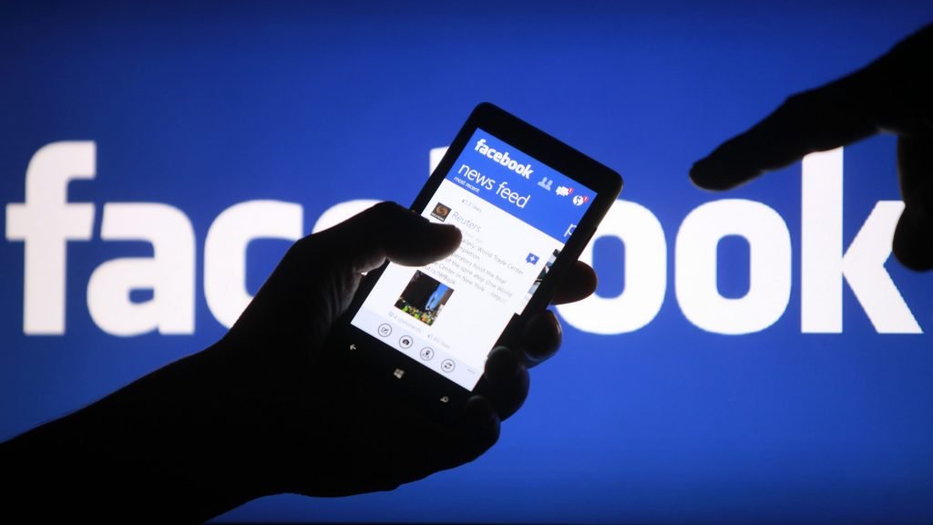 Facebook: Λιγότερα post από επιχειρήσεις και μίντια στα news feeds
