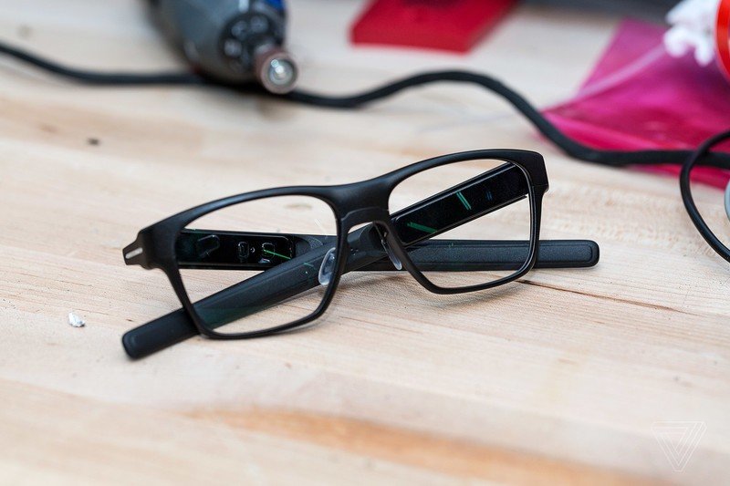 «Έξυπνα» γυαλιά της Intel χωρίς «εκπτώσεις» στο ντιζάιν