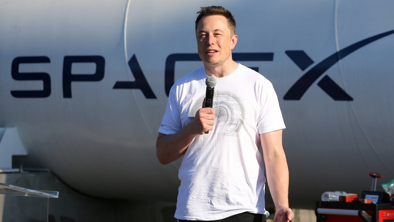 Ο Elon Musk αφαιρεί τις σελίδες της Tesla και της SpaceX από το Facebook
