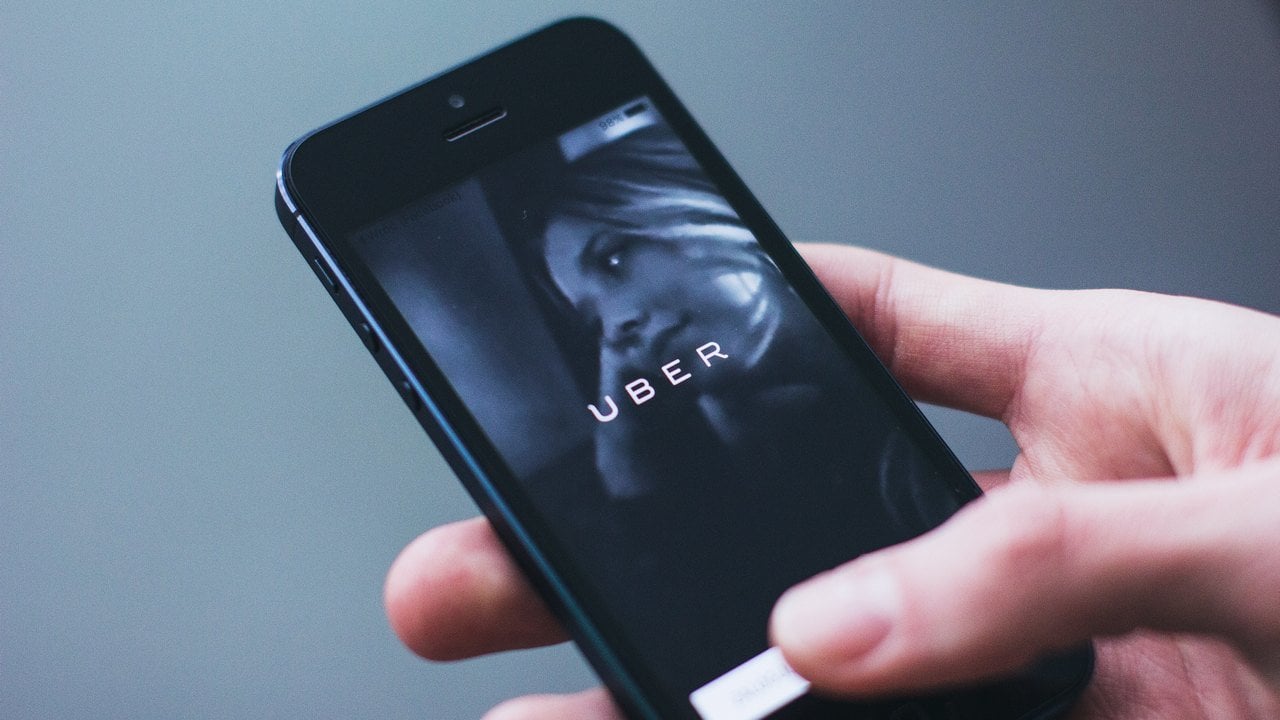Την αναστολή λειτουργίας του UberX στην Ελλάδα ανακοίνωσε η Uber