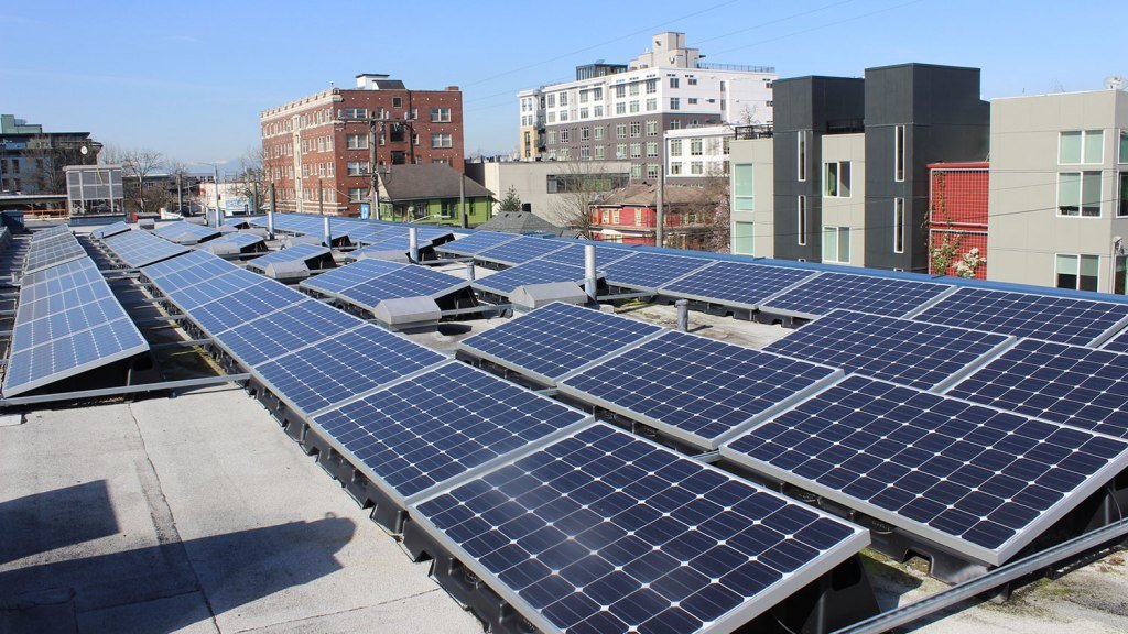 Καλιφόρνια: Πρόταση για υποχρεωτική εγκατάσταση ηλιακών πάνελ σχεδόν σε όλες τις νεόδμητες κατοικίες