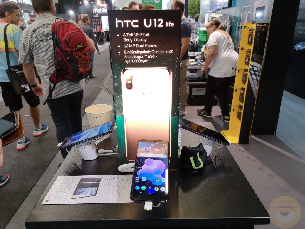 Το νέο HTC U12 Life στοιχίζει τα μισά χρήματα από το U12+