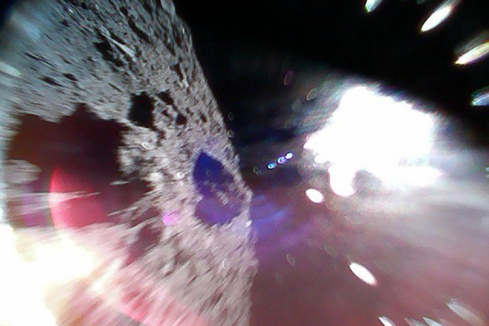 Το Hayabusa 2 της Ιαπωνικής Διαστημικής Υπηρεσίας προσεδαφίζεται σε αστεροειδή