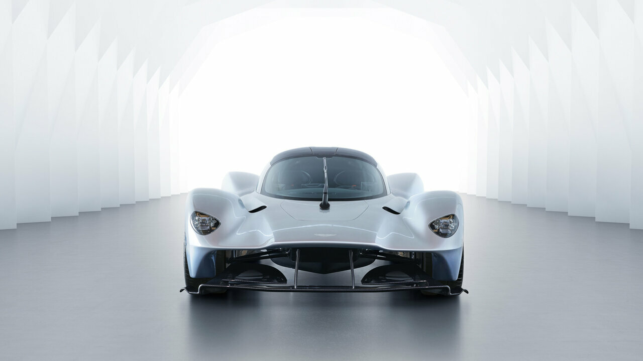 H Aston Martin αποκάλυψε τα specs του κινητήρα της Valkyrie