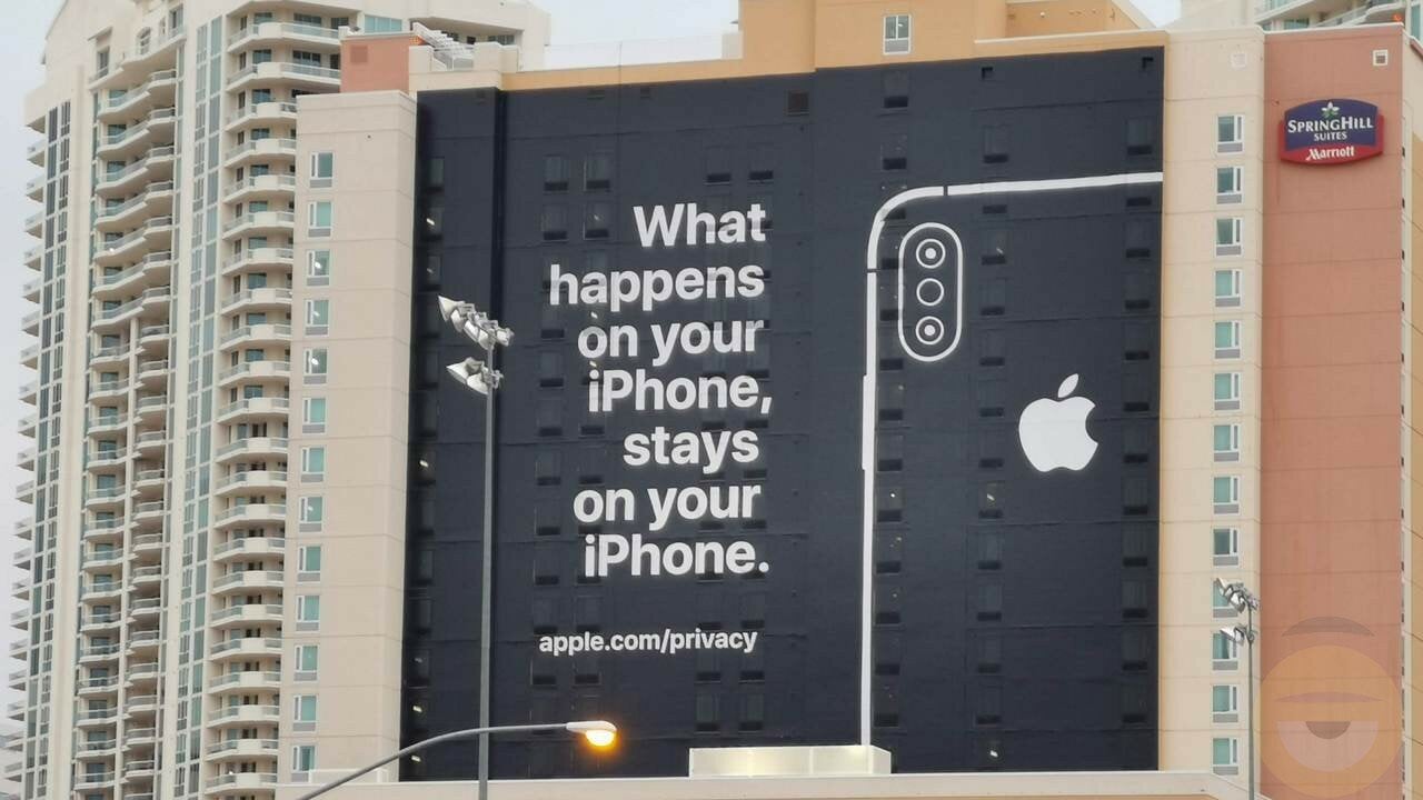 Η Apple τοποθετεί τεράστια διαφημιστική πινακίδα κοντά στο χώρο που θα διεξαχθεί η CES