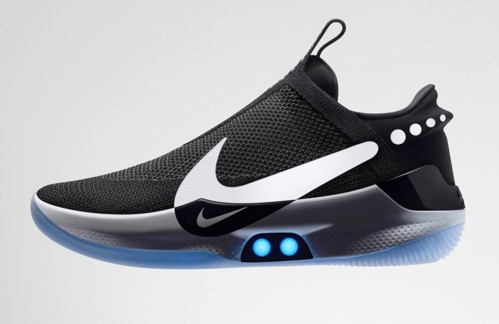 Τα νέα sneakers Adapt BB της Nike είναι self-lacing και μπορείς να τα «ρυθμίζεις» από το κινητό σου