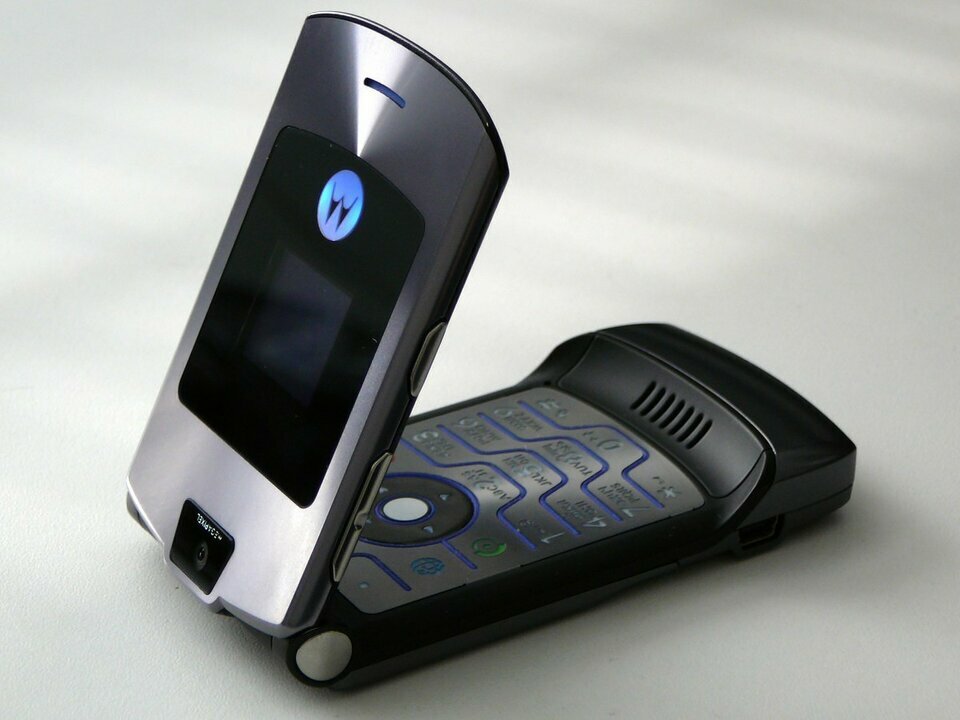 To Motorola RAZR επιστρέφει με αναδιπλούμενη οθόνη και τιμή $1500