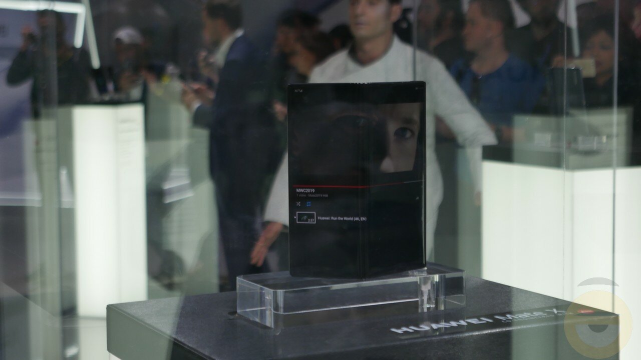 Η Huawei αποκάλυψε το Mate X, το δικό της αναδιπλούμενο smartphone που είναι και 5G