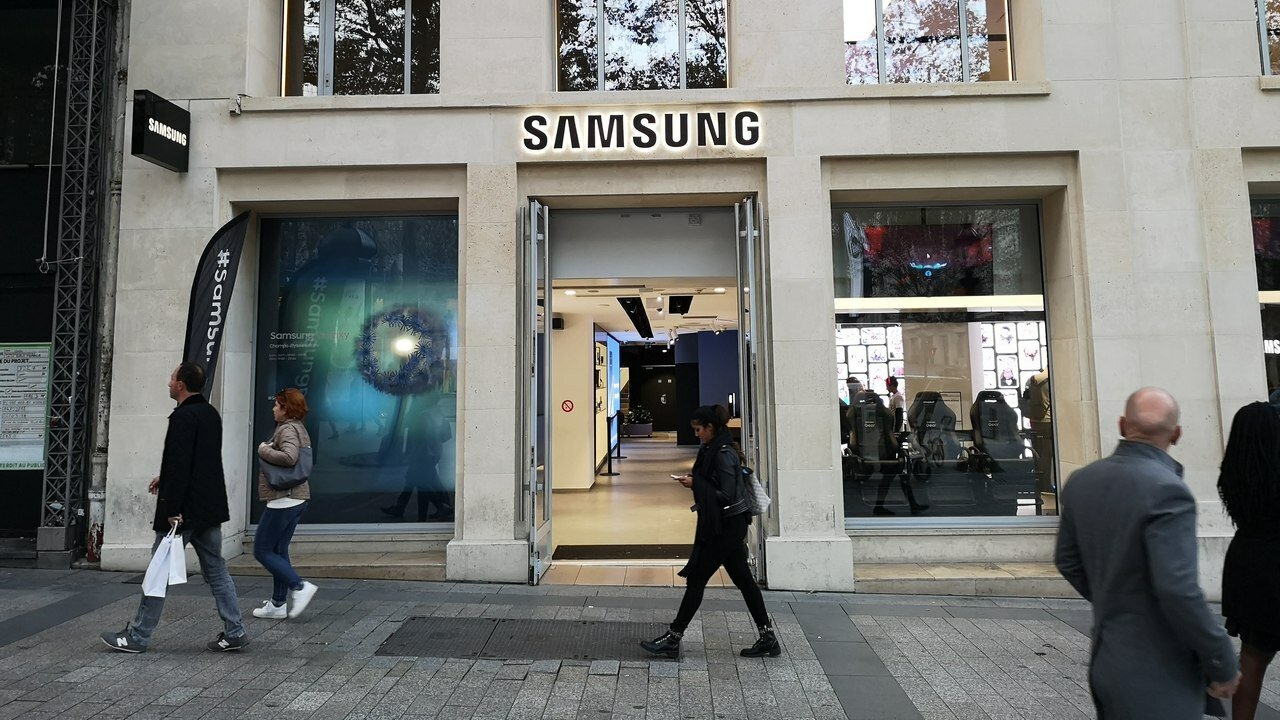 Περισσότερες πληροφορίες για "Από €780 η νέα σειρά Samsung Galaxy S10 με το κορυφαίο Galaxy S10+ να φτάνει τα €1600"