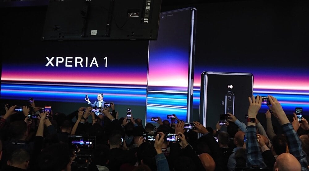 Η Sony συγχωνεύει τα τμήματα κινητής, τηλεοράσεων, ήχου και καμερών για να «κρύψει» τις απώλειες από τα Xperia