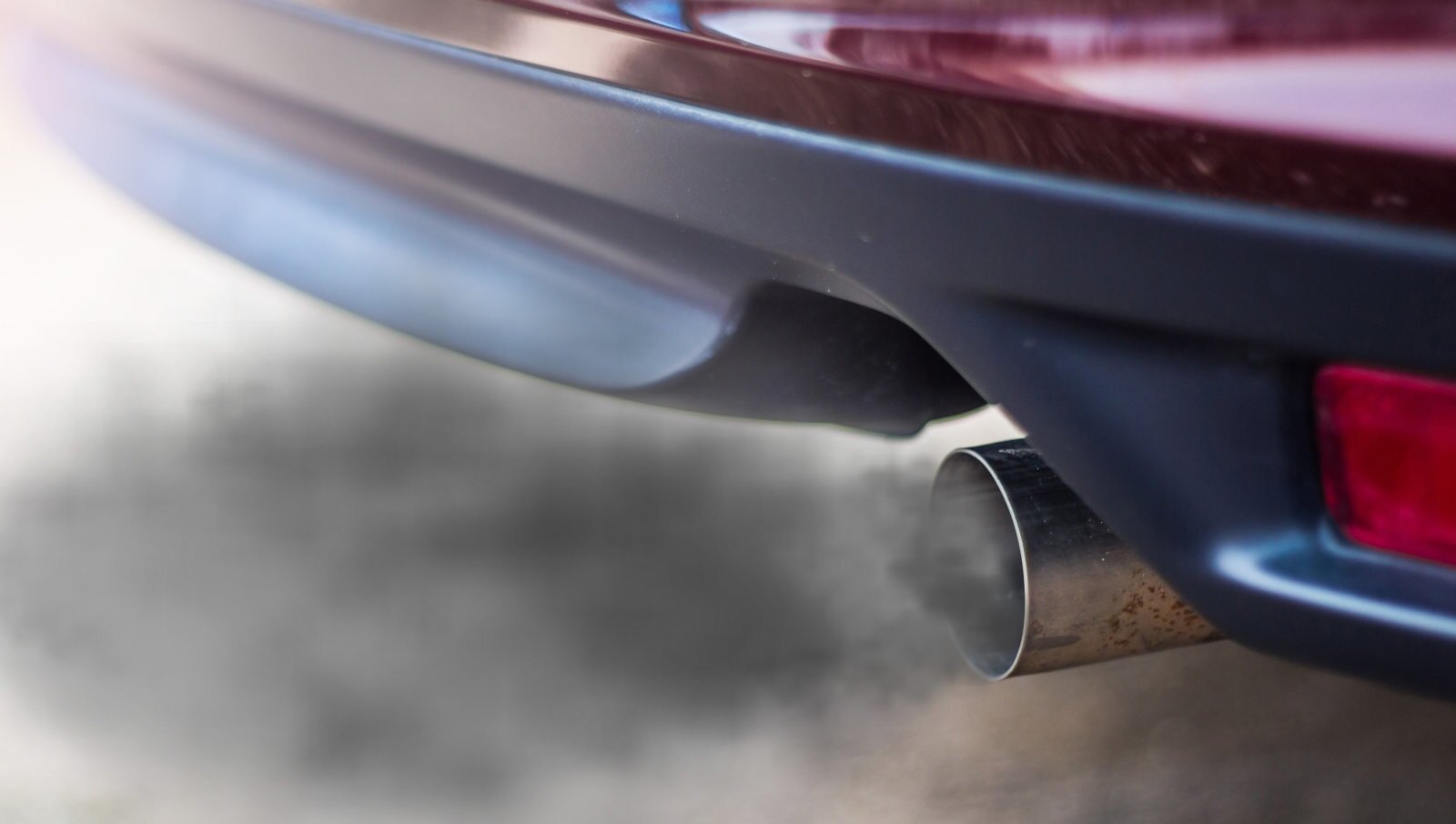 H Ευρωπαϊκή Επιτροπή πιστεύει ότι οι BMW, Daimler και VW συνωμότησαν για να περιορίσουν τις τεχνολογίες καθαρισμού των εκπομπών αερίων