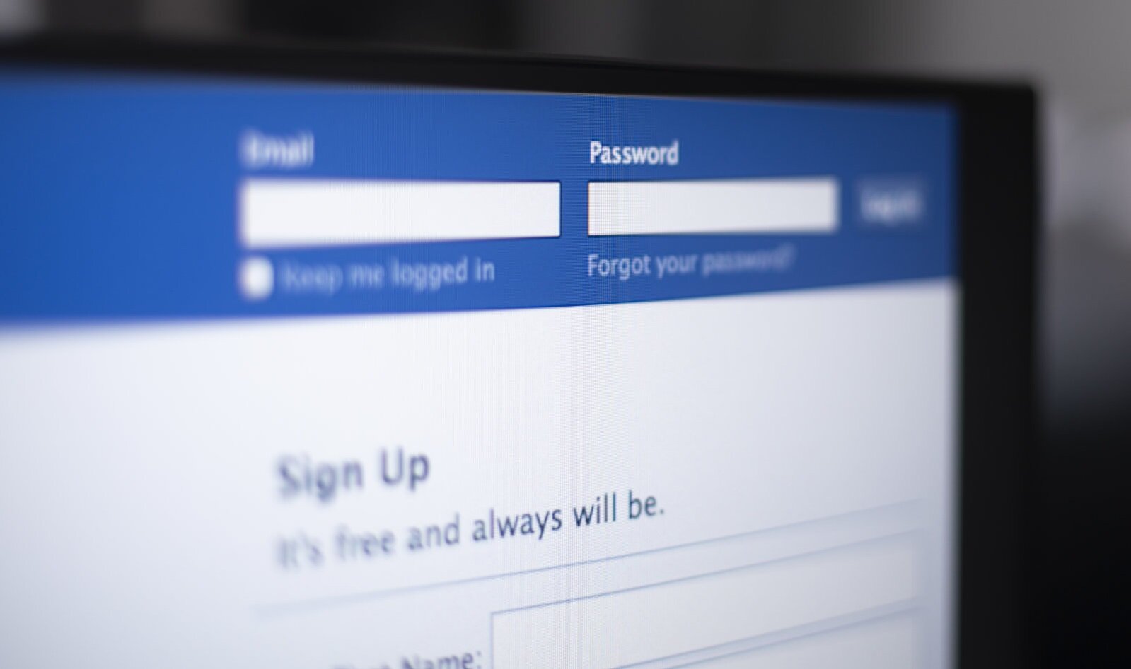 Το Facebook, «χωρίς να το θέλει» είχε πρόσβαση στις επαφές email 1,5 εκ. χρηστών του