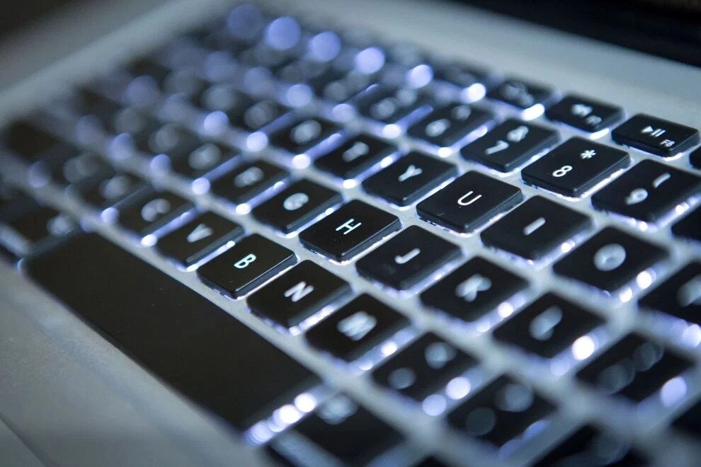 Apple: Νέο MacBook Pro με 8πύρηνη CPU αλλά και πρόγραμμα δωρεάν επισκευής πληκτρολογίου για τα "butterfly" MacBook