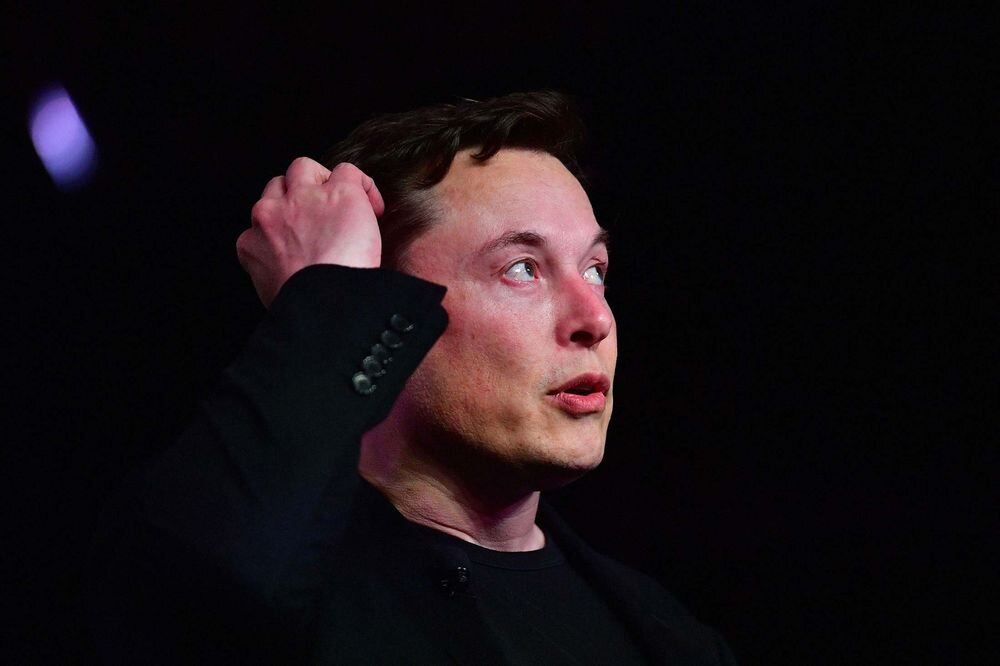 O Elon Musk και η νέα του εταιρεία Neuralink ευελπιστούν να εμφυτεύσουν αισθητήρες σε ανθρώπινους εγκεφάλους του χρόνου