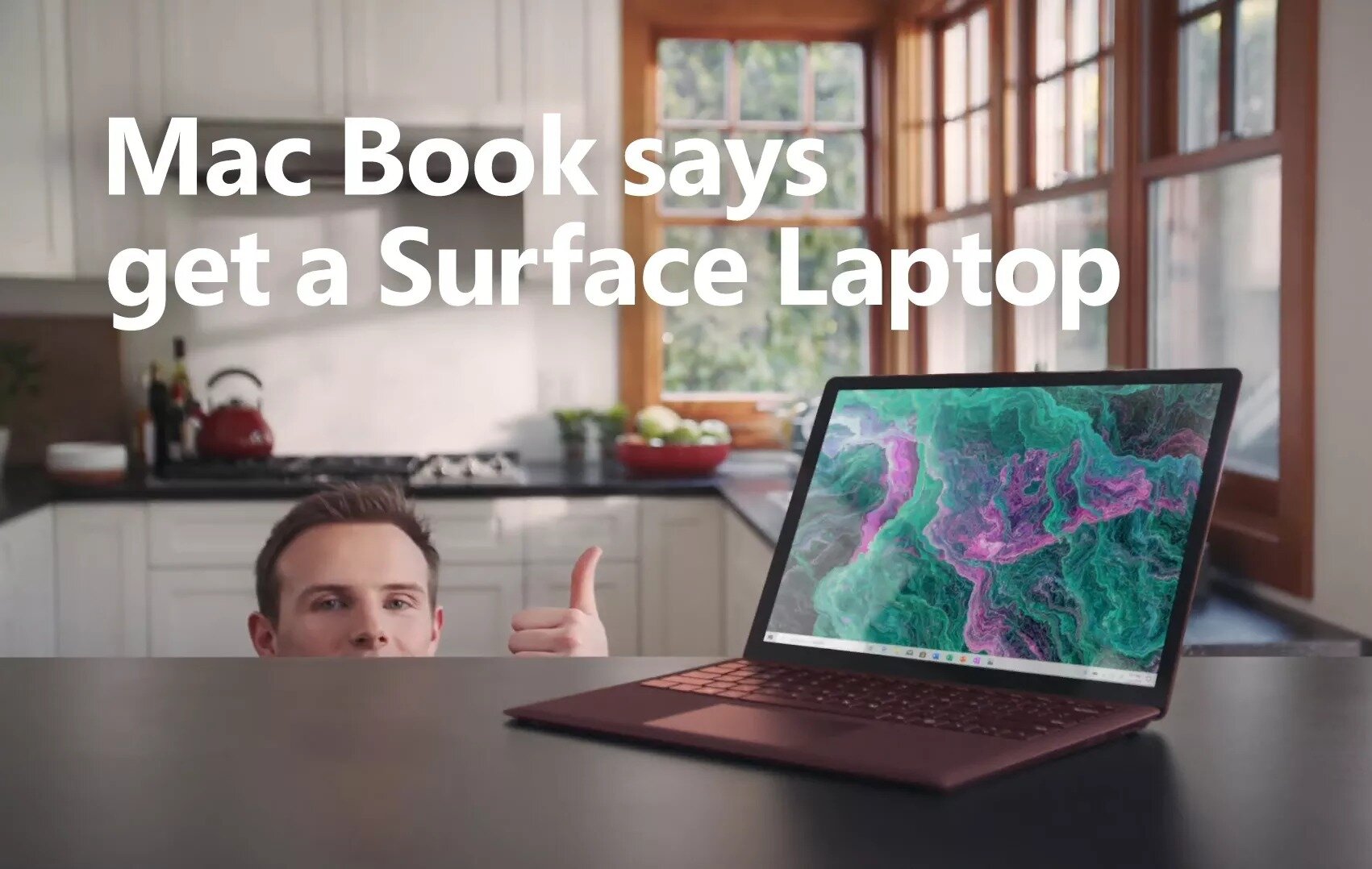 Στο νέο διαφημιστικό του Surface, πρωταγωνιστεί κάποιος με όνομα  "Mac" Book