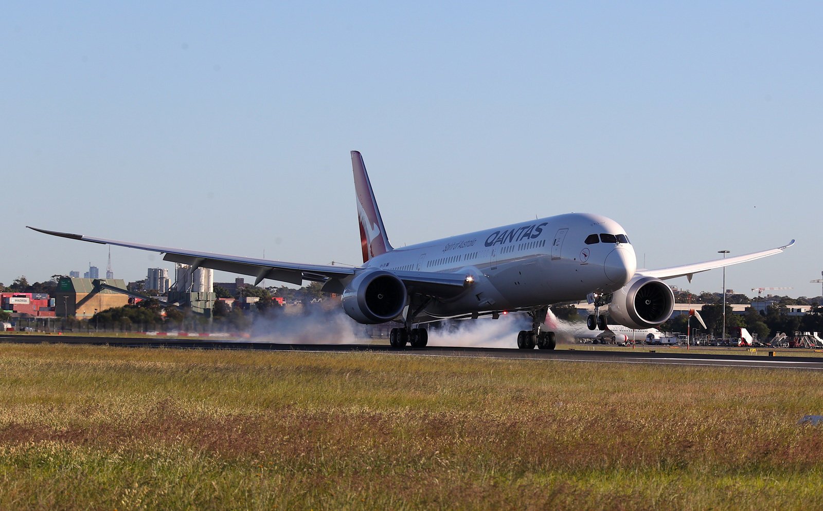 Η Qantas ολοκλήρωσε πτήση ρεκόρ διάρκειας 19 ωρών