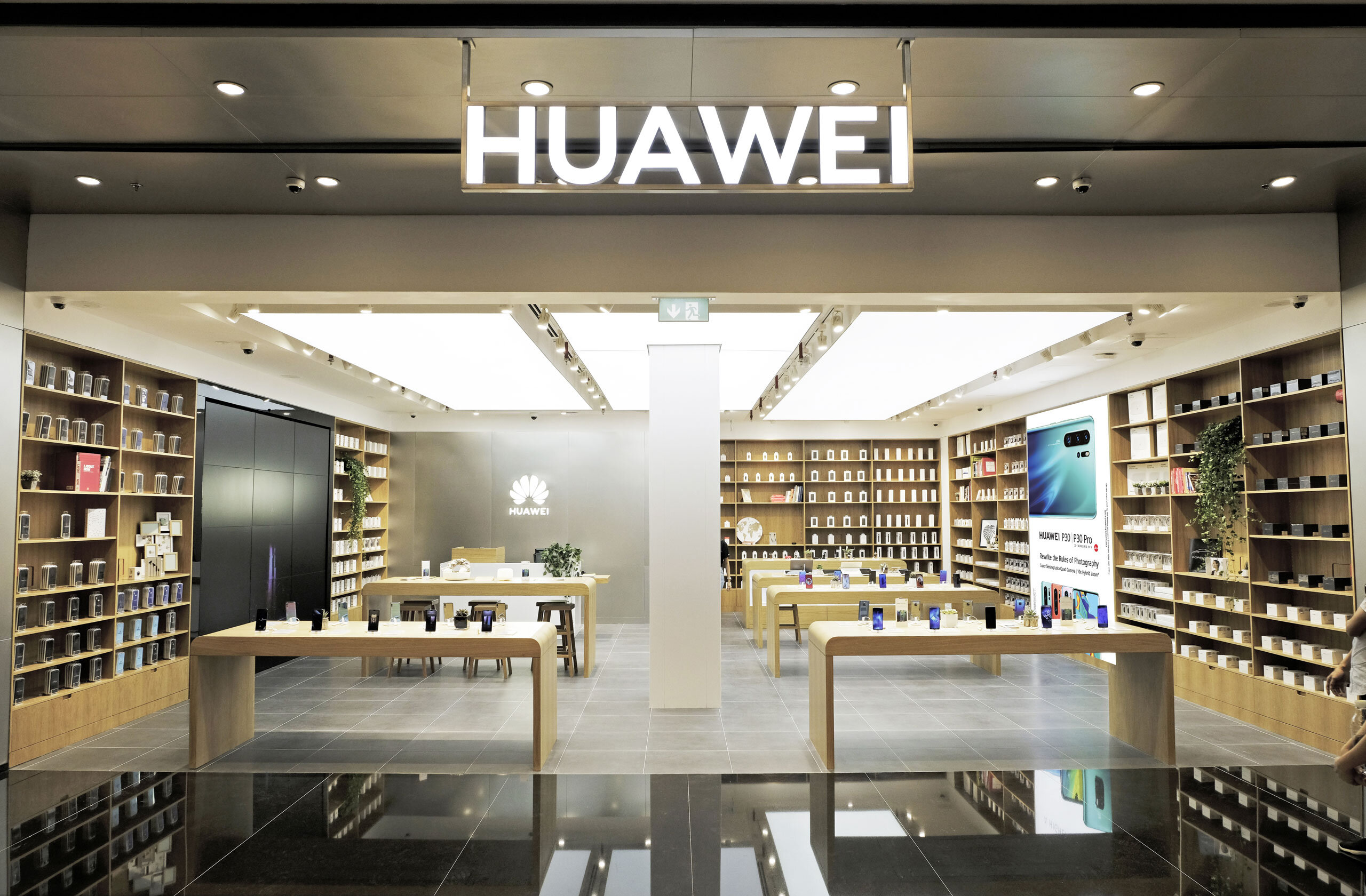 H Huawei θα δώσει μπόνους $286 εκ. στο προσωπικό της που την βοήθησε να αντιμετωπίσει τους περιορισμούς των ΗΠΑ