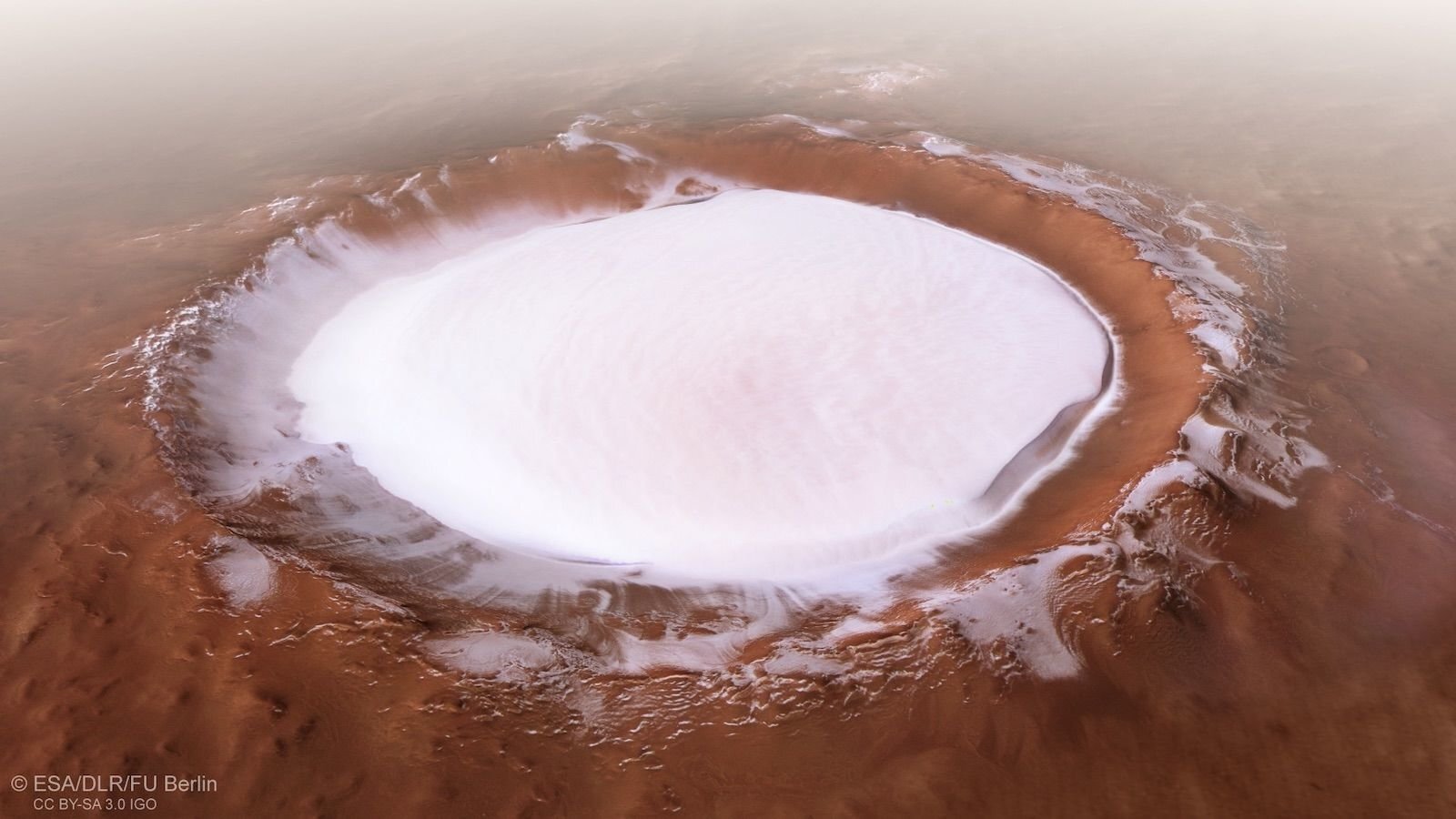 Η NASA ανακάλυψε νερό ελάχιστα κάτω από την επιφάνεια του πλανήτη Άρη