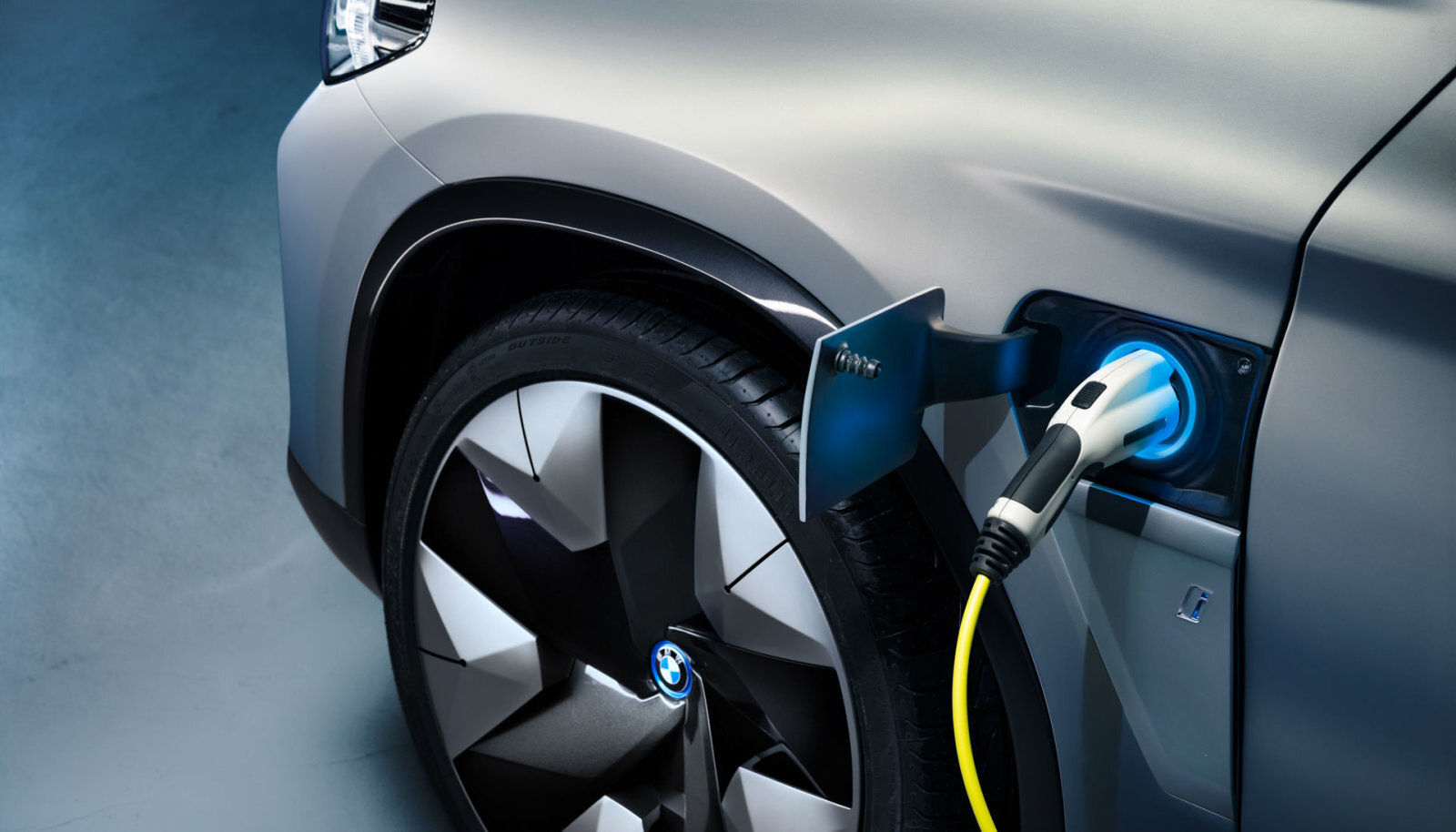 Η BMW έχει 500 χιλιάδες ηλεκτρικά οχήματα στους δρόμους
