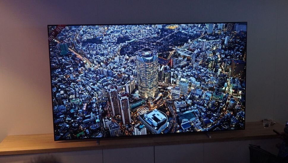 Η Philips παρουσίασε OLED τηλεόραση 88’’ με ανάλυση 8K
