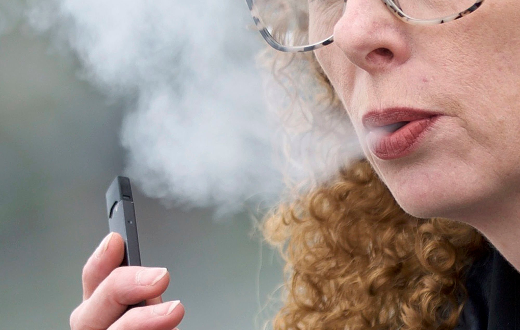 Οι ΗΠΑ ανακοίνωσαν ότι καταργούν τα ηλεκτρονικά τσιγάρα με γεύσεις